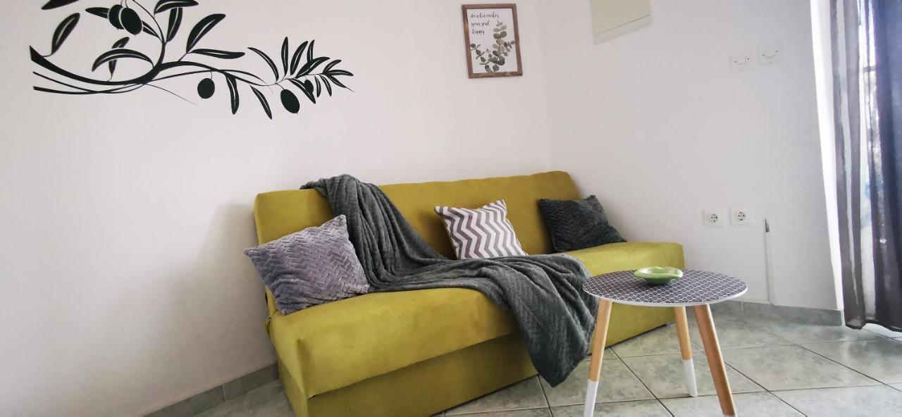 Apartmani Marija Kolan Exterior photo